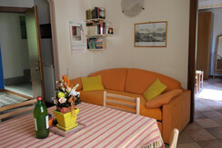 CUCINA CON DIVANO LETTO