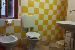 BAGNO FINESTRATO CON DOCCIA