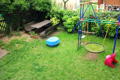 GIARDINO CON GIOCHI PER BAMBINI