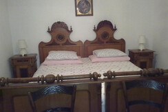 camera con letto matrimoniale