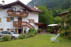 casagregori con giardino e posti auto