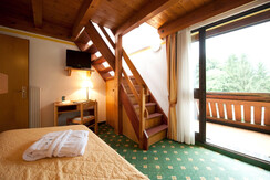 camera tripla in duplex sonza sotto