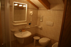 Bagno stanza doppia con balcone