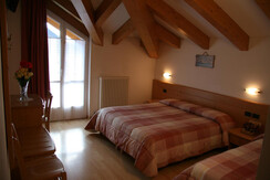 Stanza superior tripla con balcone