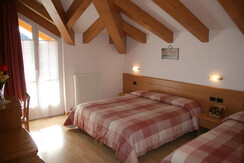 Stanza tripla mansardata