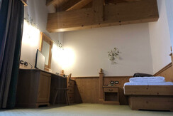 7C159719-0EE6-44BC-AE39-5E9A0FCF1AE2