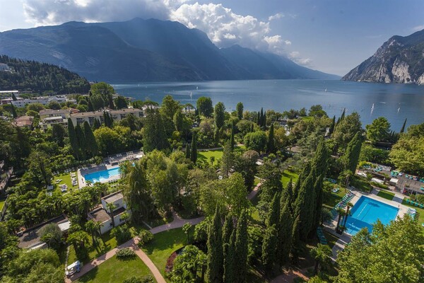 Du Lac et Du Parc Grand Resort Riva del Garda 01