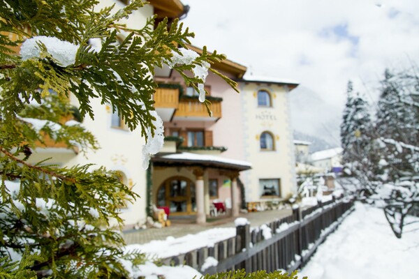 esterno invernale Hotel Genzianella Ziano di Fie | © Gaia Panozzo