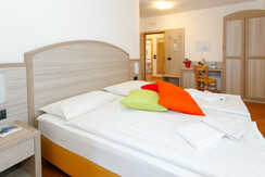 QUADRUPLE ROOM (2 connecting rooms)