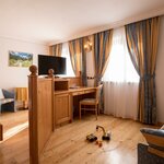  Photo of Family room, bathtub, facing the mountains