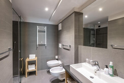 Bagno con doccia suite Pociace