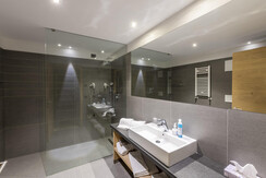 Bagno con doccia Suite Sas da le 12