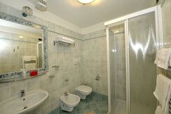Hotel_La_Torretta_Tonale_bagno1