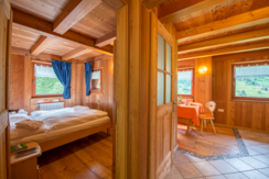 Mas de la Bolp, Val di Rabbi, Trentino, Genzianell