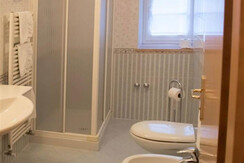 Nes-Crepes-camera-tripla-bagno