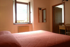 Hotel Paganella_immagine camera da letto