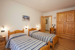 Residence-Cristina-Pozza_Violetta (2)