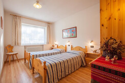 Residence-Cristina-Pozza_Botton-d-Oro (3)