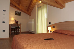 camera tripla vista lago hotel Miralago Pergine