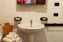 bagno 1  TRILOCALE CON 2 BAGNI