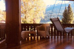 terrazzone colori autunnali con dondolo