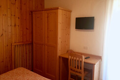 stanza_quadrupla_scrivania