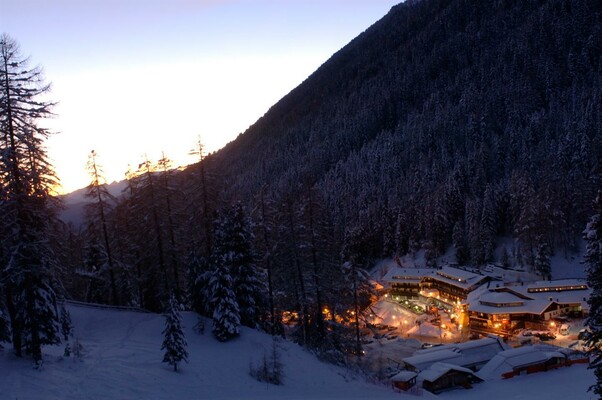 Vista panoramica dell'Hotel d'inverno | © Sport Hotel Pampeago S.R.L.