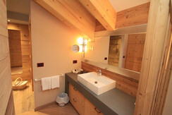 Suite bellavista bathrooms