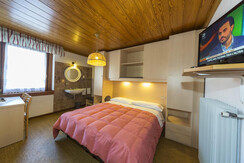 h_trentino_family room