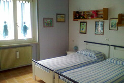 Camera da letto appartamento 2o piano 02
