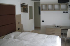 Alloro Room 7