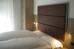 Alloro Room 9