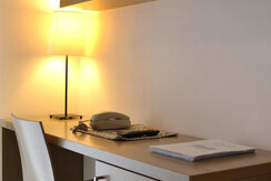 scrivaniacameraalloro