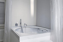 New York - white room