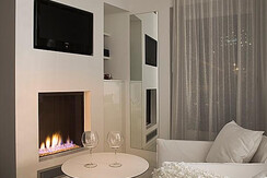 New York - white room