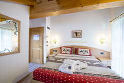 camera matrimoniale a canazei_camere a canazei_hot