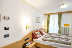 camera matrimoniale a canazei_camere a canazei_hot