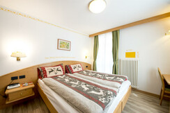 camera matrimoniale a canazei_camere a canazei_hot