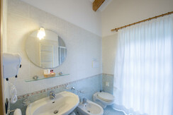 bagno camera matrimoniale a canazei_camere a canaz