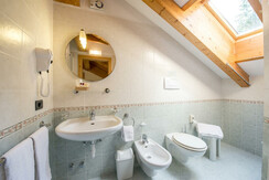 bagno camera matrimoniale a canazei_camere a canaz