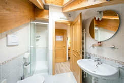 bagno camera matrimoniale a canazei_camere a canaz