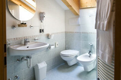 bagno camera singola a canazei_camere a canazei_ho