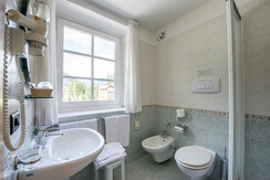 bagno camera tripla a canazei_camere a canazei_hot