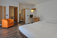 camera tripla aboard