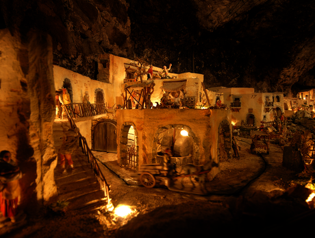  Das Dorf der Weihnachtskrippen 2022-2023