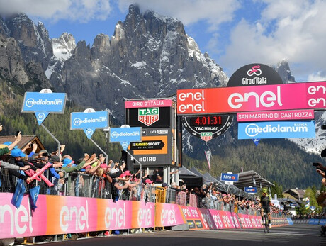 Passaggio e Partenza della 18^ Tappa del Giro d'Italia