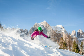 JARNÍ LYŽOVÁNÍ UMOCŇUJE ZÁŽITKY