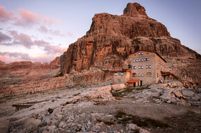 Nezapomenutelné zážitky na 146 horských chatách vysoko v horách 