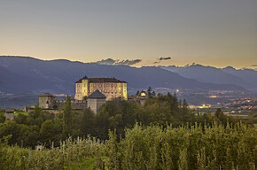 VLAKEM PO HRADECH – NAPŘÍČ HISTORIÍ TRENTINA