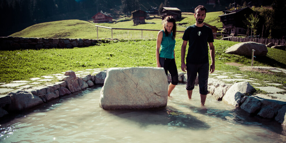 Go around the Valorz waterfalls along an open-air Kneipp path